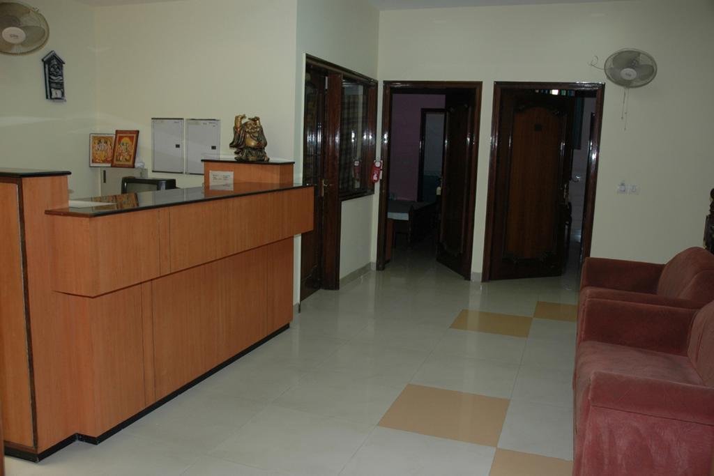 Hotel D R International Амбала Экстерьер фото