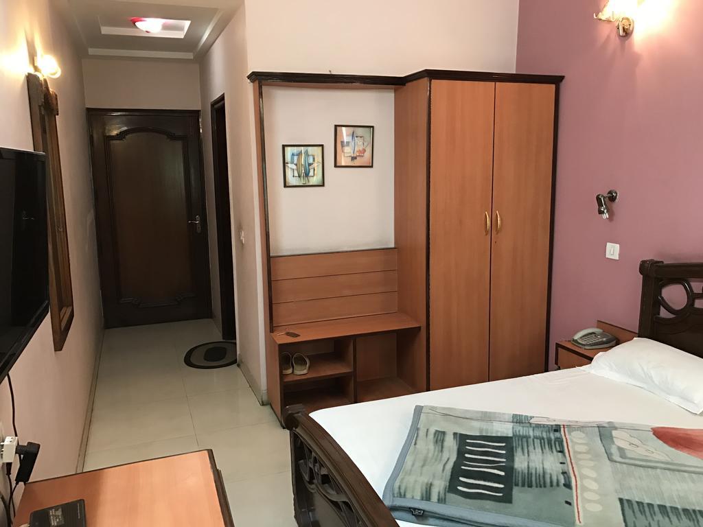 Hotel D R International Амбала Экстерьер фото