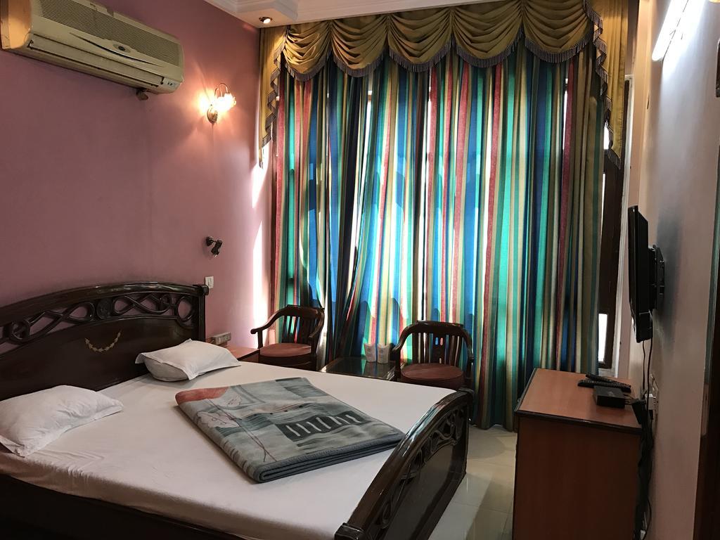 Hotel D R International Амбала Экстерьер фото