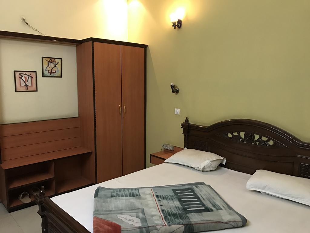Hotel D R International Амбала Экстерьер фото